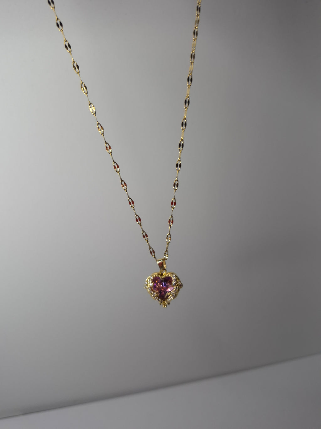 Strălucirea Ametistului – Lănțișor Auriu pentru Femei | Goldenera